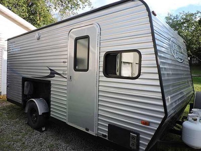 By Owner! 2013 16� Salem Ice Cabin Castl
