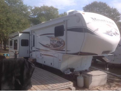 By Owner! 2013 39ft. Keystone Montana w/