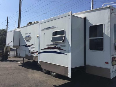 By Owner! 2008 36ft. Keystone Copper Can