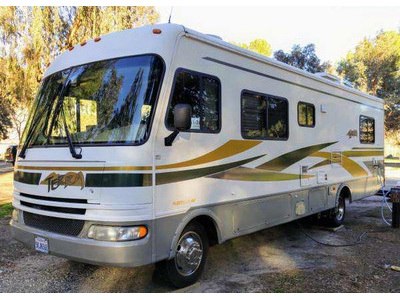 By Owner! 2004 Fleetwood 31ft. Terra w/c