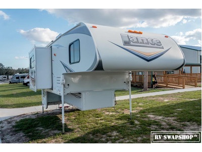 2012 Lance 1050S