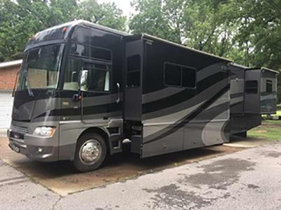 By Owner! 2006 39ft. Winnebago Adventure