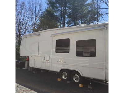 2007 DOUBLETREE  5th Wheel Series $5500