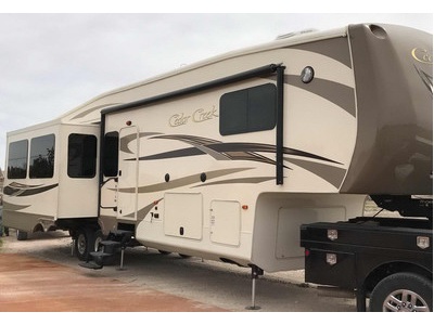 2015 Cedar Creek 36 CKTS $5300