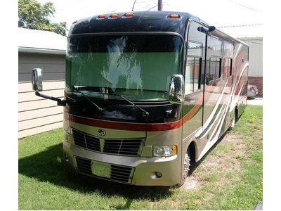 By Owner! 2013 Monaco Monarch 35ft. w/2 