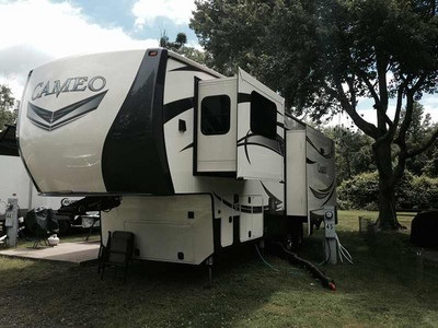By Owner! 2016 35ft. Cross Roads Cameo 3