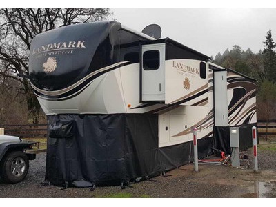 By owner! 2015 42ft. Heartland Landmark 