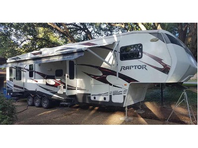 By Owner! 2012 41ft. Keystone Raptor 365