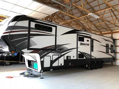 By Owner! 2016 43 ft. Grand Design Momen