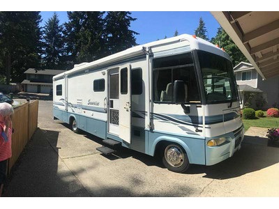 By Owner! 2002 Itasca Sunrise 32V w/2 sl