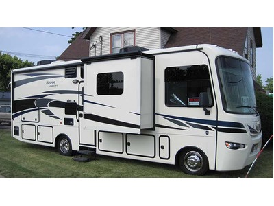 By Owner! 2015 32 ft. Jayco Precept 31UL