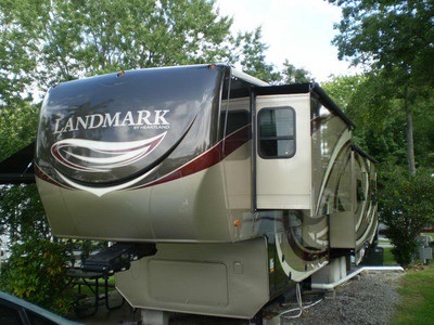 By Owner! 2012 40 ft. Heartland Landmark