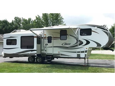 By Owner! 2011 35 ft. Keystone Cougar 32
