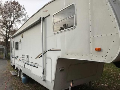 By Owner! 2004 30 ft. Keystone Cougar w/