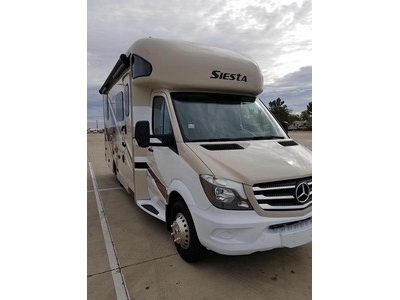 By Owner! 2018 Thor Motor Coach Four Win