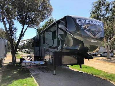 By Owner! 2014 44 ft. Cyclone HD 4000 w/