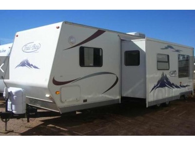 05 TrailBay Travel Trailer 32 w/season