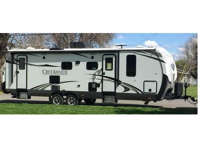 2017 Creekside, Bunkhouse like new