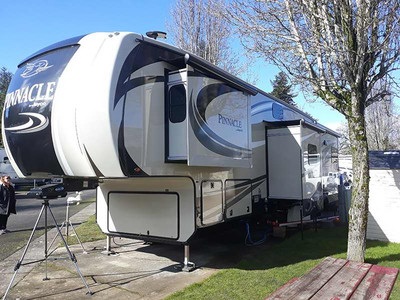 By Owner! 2017 42 ft. Jayco Pinnacle 37 