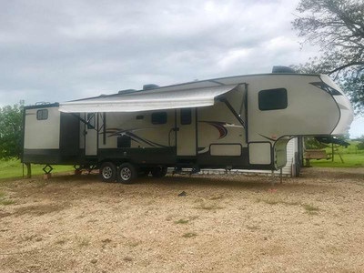 By Owner! 2016 36 ft. Crossroads Longhor