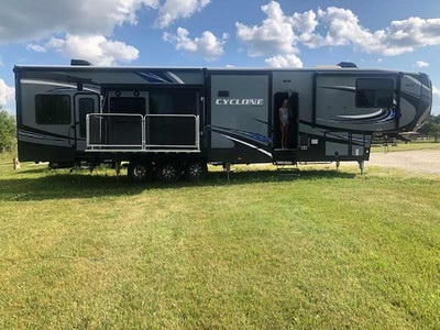 By Owner! 2017 44 ft. Heartland Cyclone 