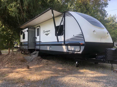 Like New! 2018 37ft Forest River Surveyo