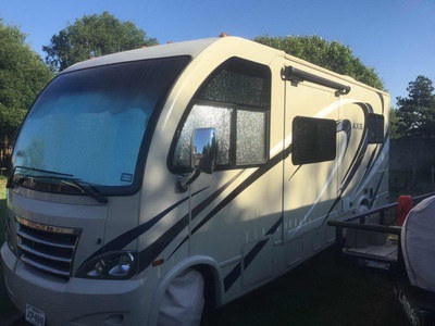 Like New! 2017 26 ft. Thor Axis w/slide