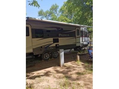 By Owner! 2016 32 ft. Palomino Puma w/sl