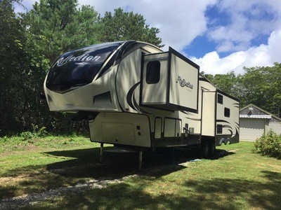 By Owner! 2018 Grand Design Reflection 3