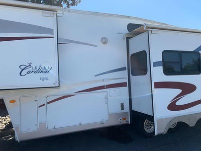 Triple sides!  2005 29 ft. Forest River 