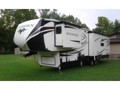 Like New! 2017 41 ft. Heartland Big Horn