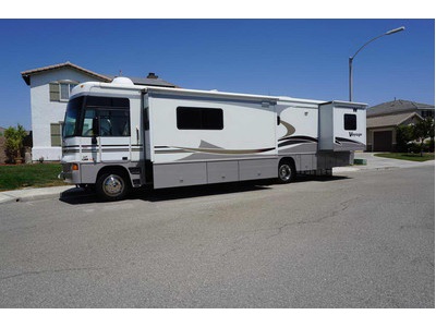 By Owner! 2006 38 ft. Winnebago Voyage w