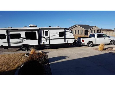 Like New! 2018 33 ft. Highland Ridge Ope
