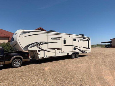 Single owner! 2015 40 ft. Keystone Monta