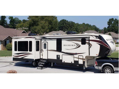 Like new! 2018 43 ft. Heartland Big Horn
