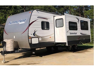 Very clean! 2014 28 ft. Keystone Summerl