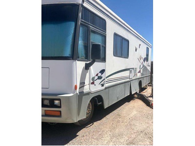 Low mileage! 1998 30 ft. Winnebago Adven