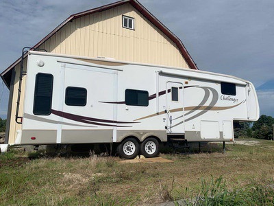 By Owner! 2008 33 ft. Keystone Challenge