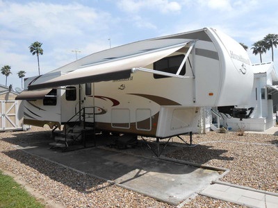 2008 HitchHiker LS 34.5 UKSBG (36 ft)  