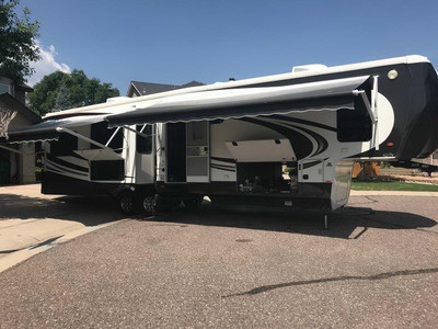 Limited edition! 2014 39 ft. Heartland L