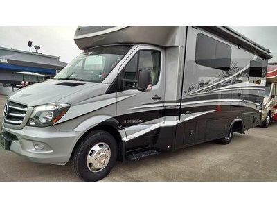Like new! 2017 25 ft. Dynamax Isata w/sl