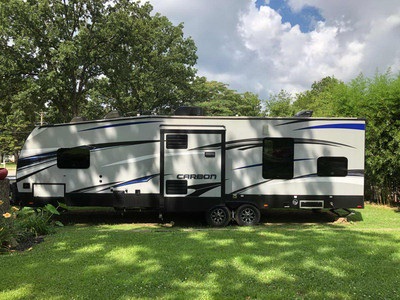 By Owner! 2017 Keystone Carbon 35ft toy 