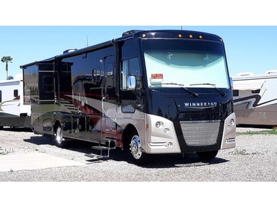 Like New! 2018 Winnebago Sunstar LX 35F 