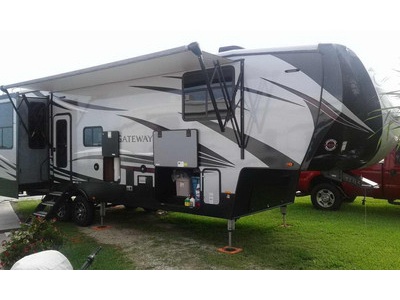Like new! 2018 36 ft. Heartland Gateway 