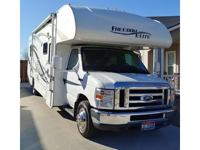By Owner! 2011 Thor Freedom Elite 28 ft.