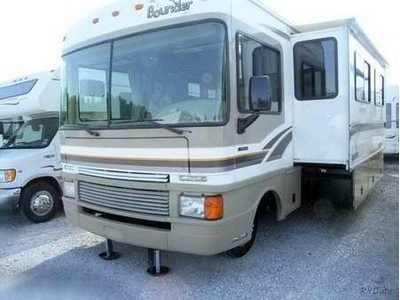 1999 Fleetwood  Bounder-30E