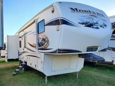 2013 Keystone Montana Hickory 3150 CLEAN