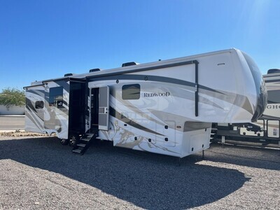 2021 Redwood 4001LK