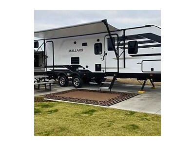 2022 Heartland Mallard M32 RV sleeps 10