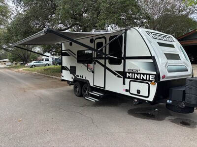 Winnabago Micro Minnie 2024 2108FBS